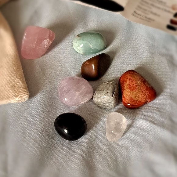 8 PC Beginners Earth Boho Chakra Crystal's Set - Picture 3 of 9
